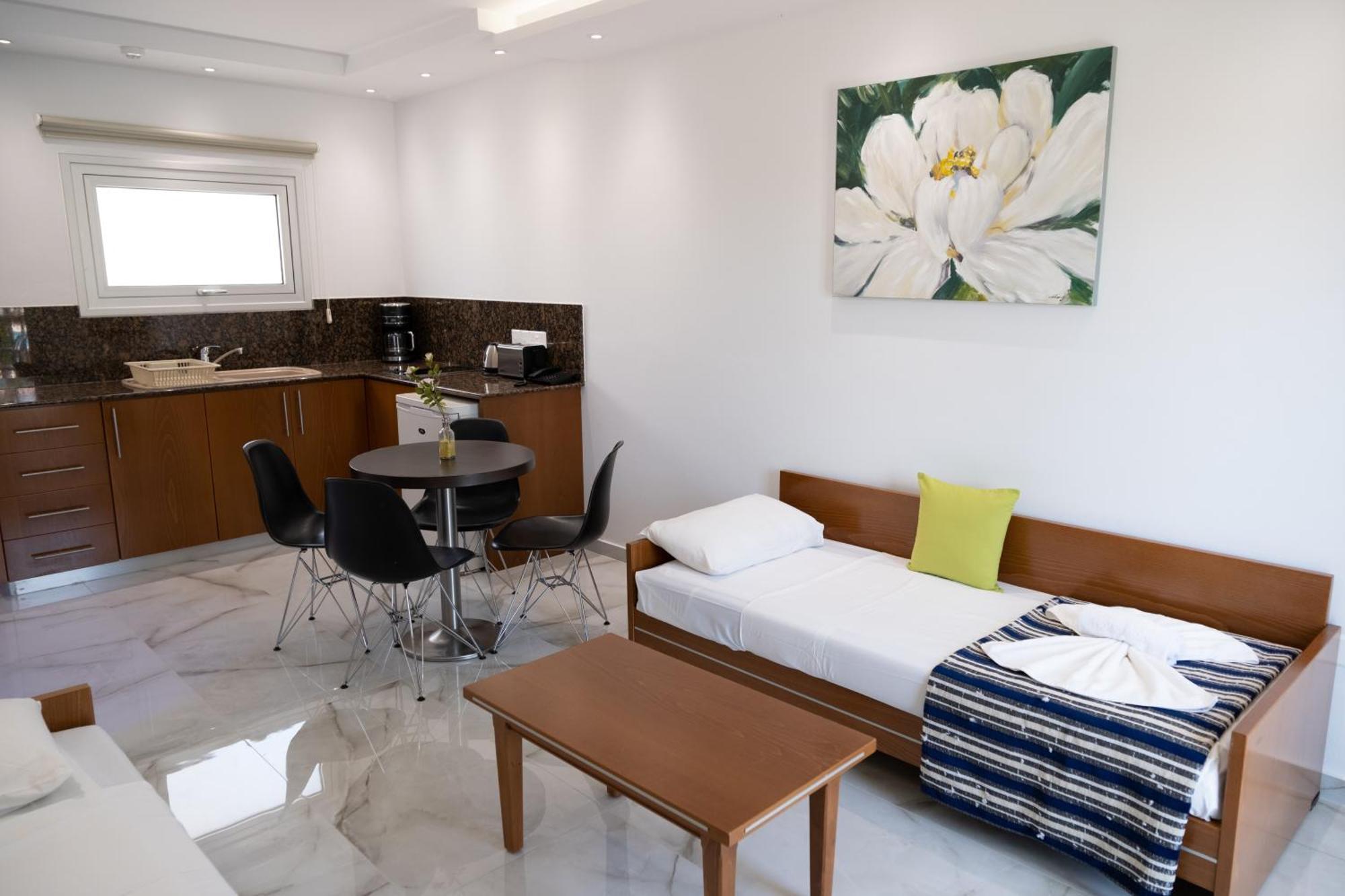 Loutsiana Deluxe Apts Ayia Napa Værelse billede